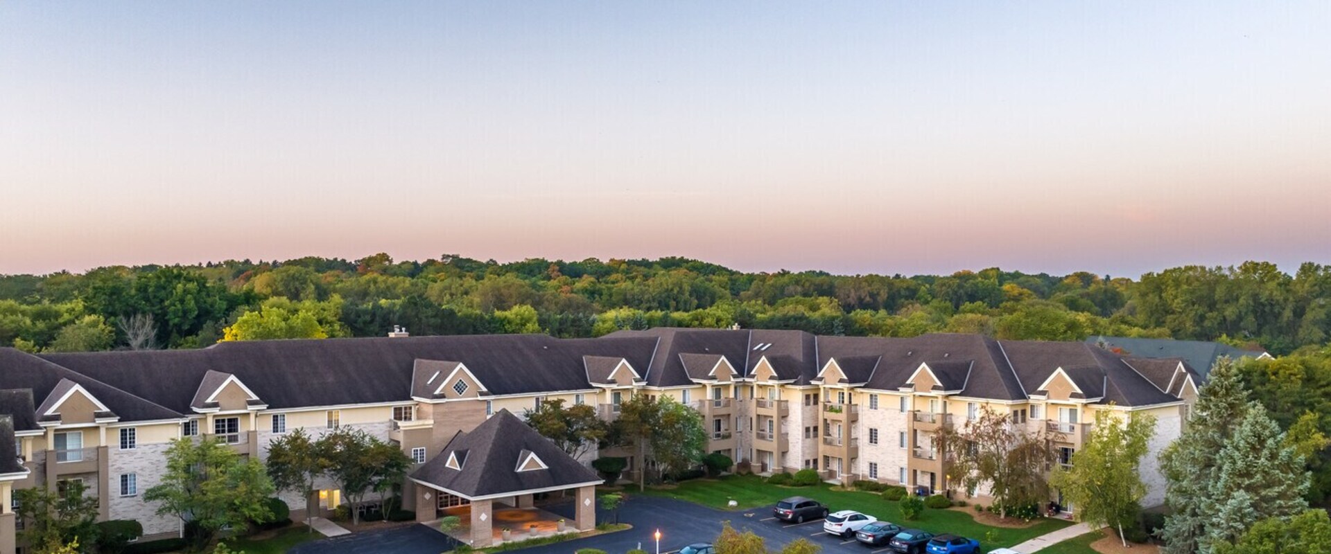 Serene apartment community in Brookfield